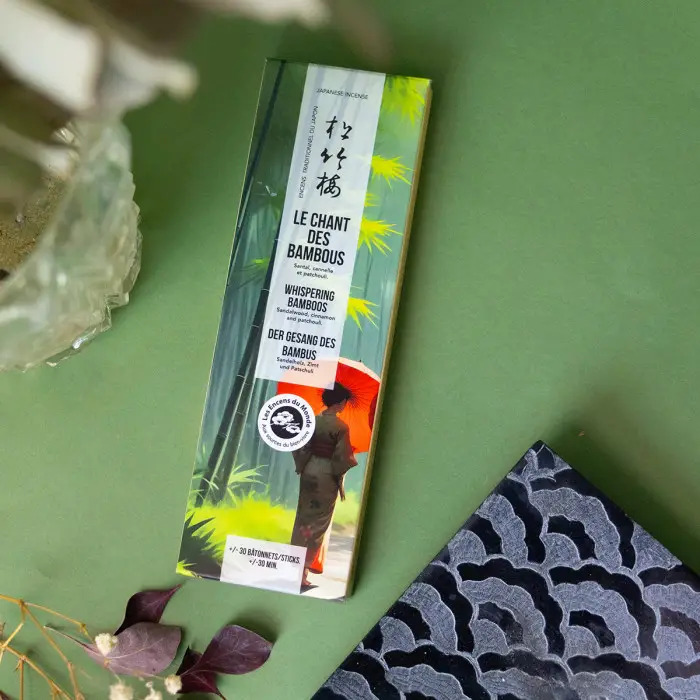 Tradícionális japán füstölőpálcika, kevés füsttel - földes, fás, fűszeres illat - pihenés, feltöltődés, nyugalom